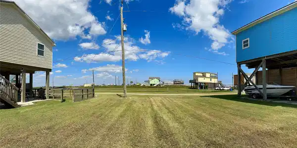 Image 3: 118 Nesmith Pl Surfside Beach TX 77541