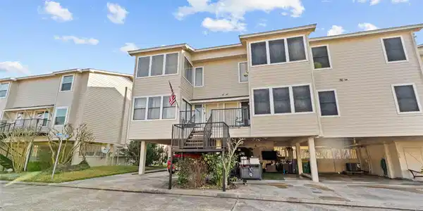 1914 Harbour Drive