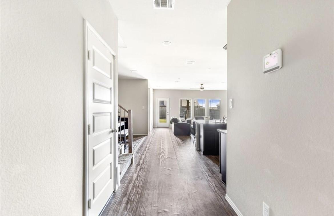 Image 3: Foyer