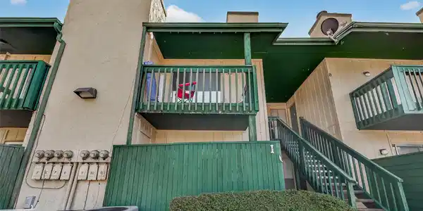 1516 Bay Area Boulevard