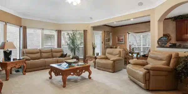 Image 4: Living Room