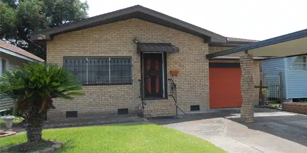 Image 2: Front view 2