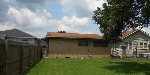 Image 3: Back yard