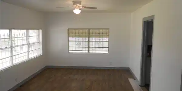 Image 4: Living room
