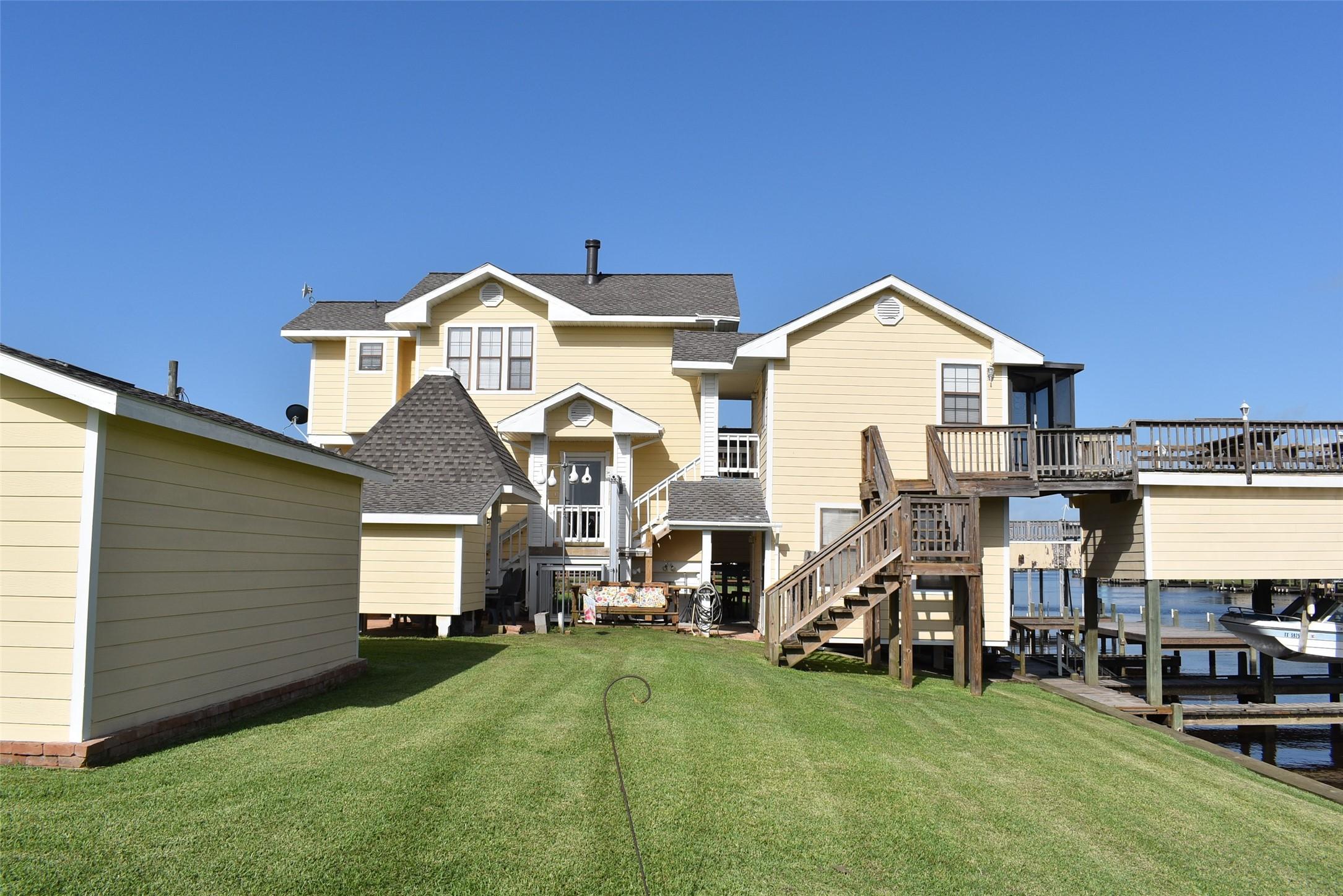 Image 3: Cargo lift, separate studio bedroom with separate