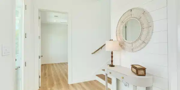 Image 4: Walk into an inviting entry way.