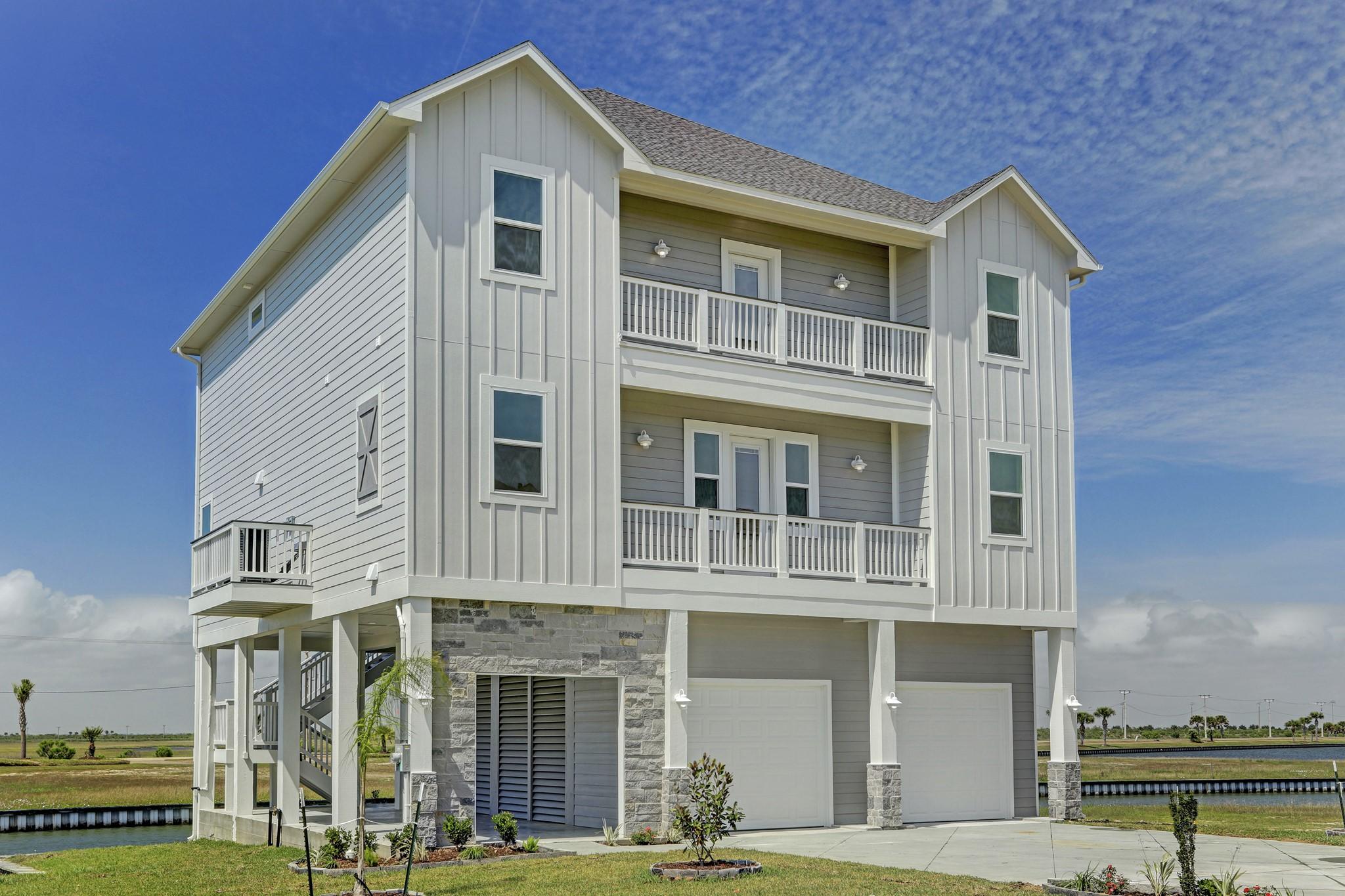 Image 3: Beautiful coastal color exterior paint finish and