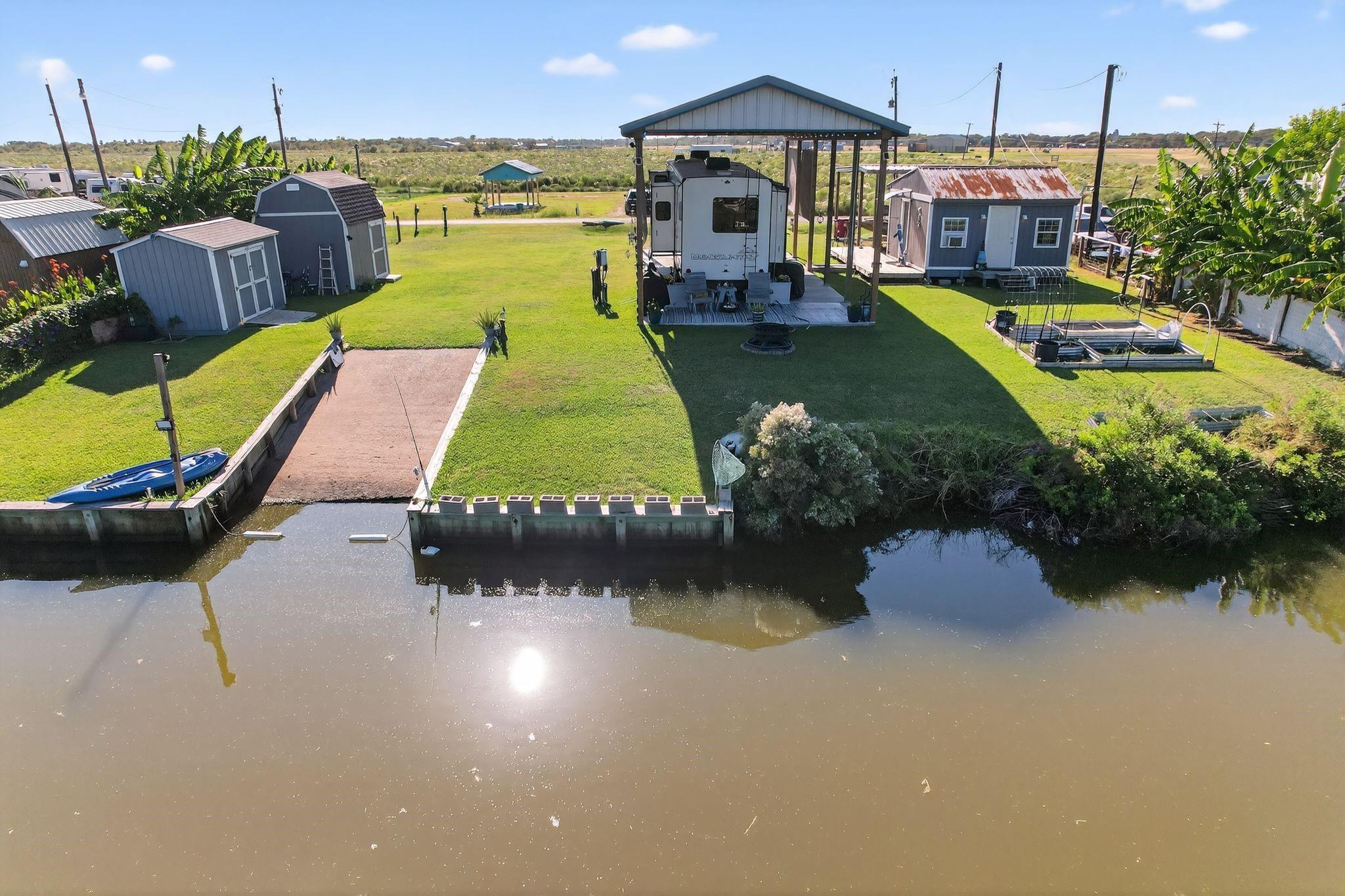 Image 3: Beautifully maintained, waterfront double lot full