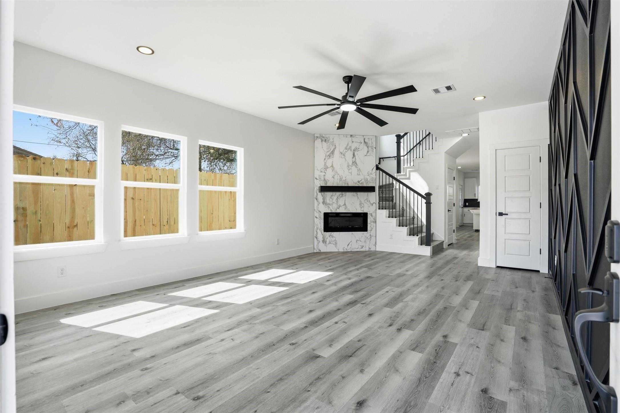 Image 2: Living Room