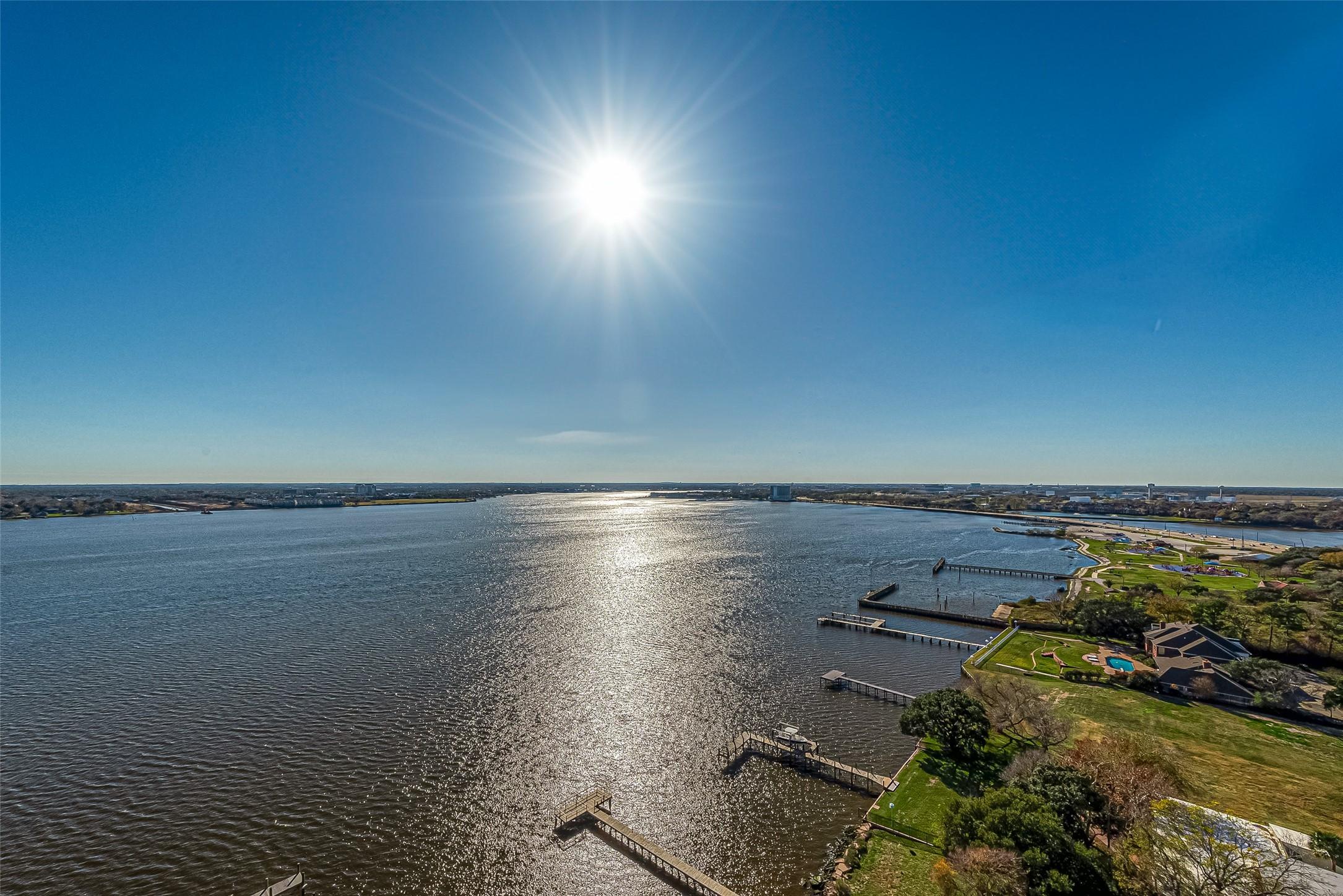 Image 3: Looking West towards League City from Balcony
