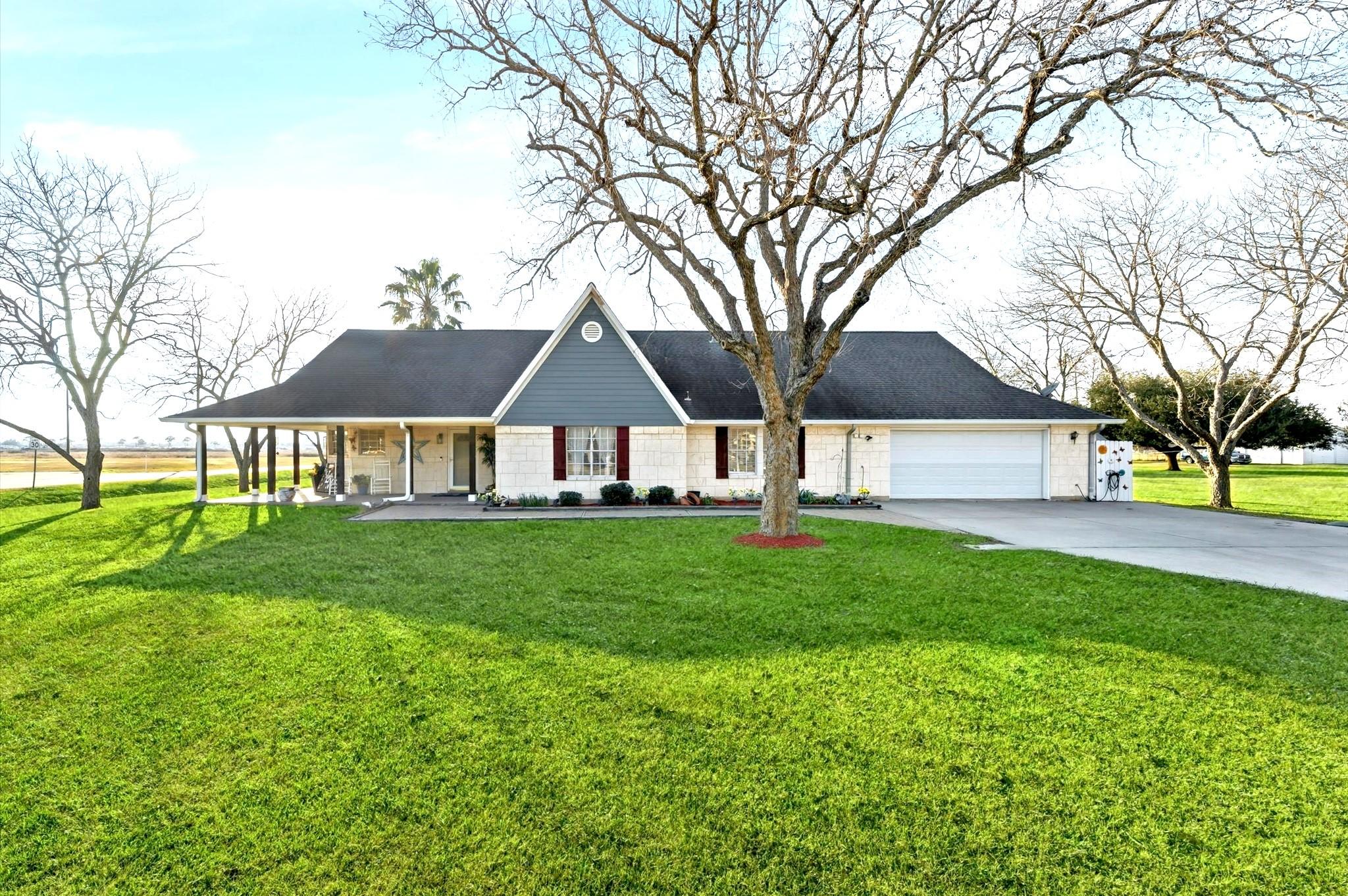 Image 2: Welcome to 1840 Caroline St!
