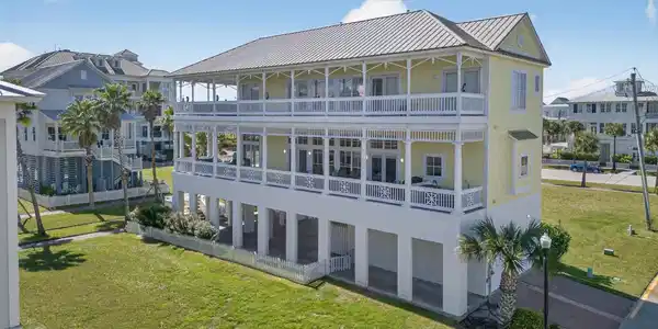 Image 2: Enjoy the luxury of two covered balconies with coz