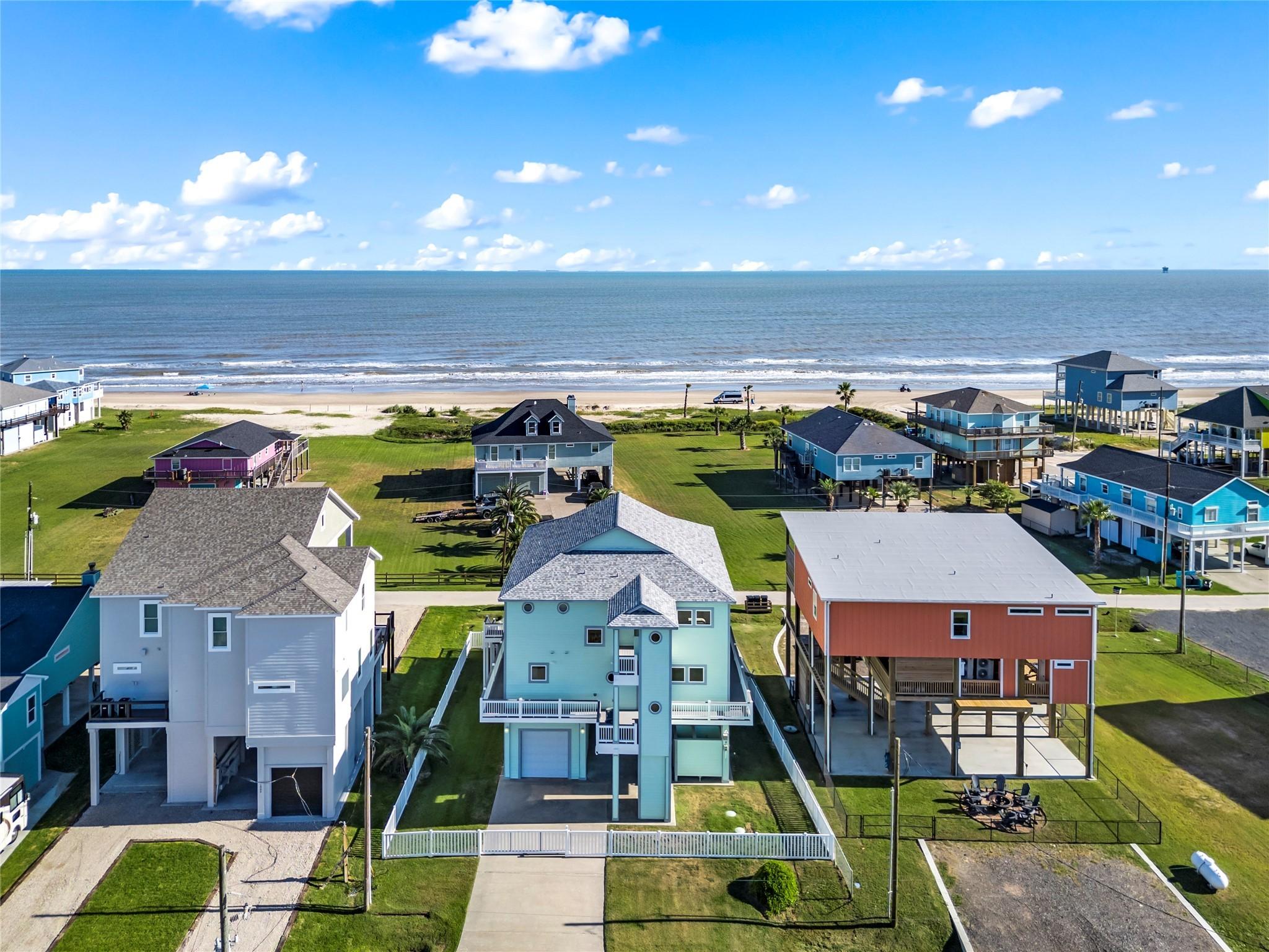 Image 3: Coastal neighborhood offering ocean views and easy