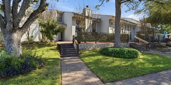 3809 Sunrise Drive