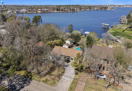 227 Lakeshore Drive