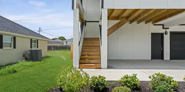 Image 3: not sitting on top of your neighbor  homesites