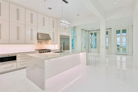 2425 E Seaside Drive