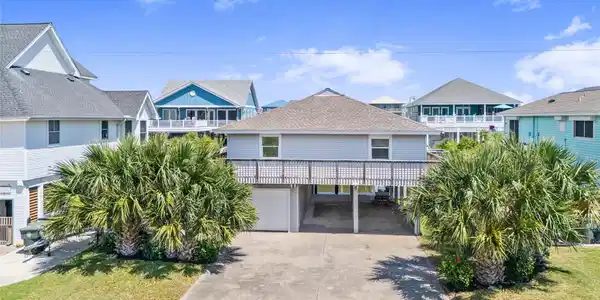 Image 4: The only home in the neighborhood fully surrounded