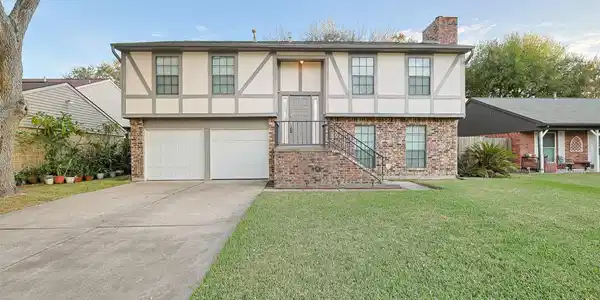 15819 Pipers View Drive