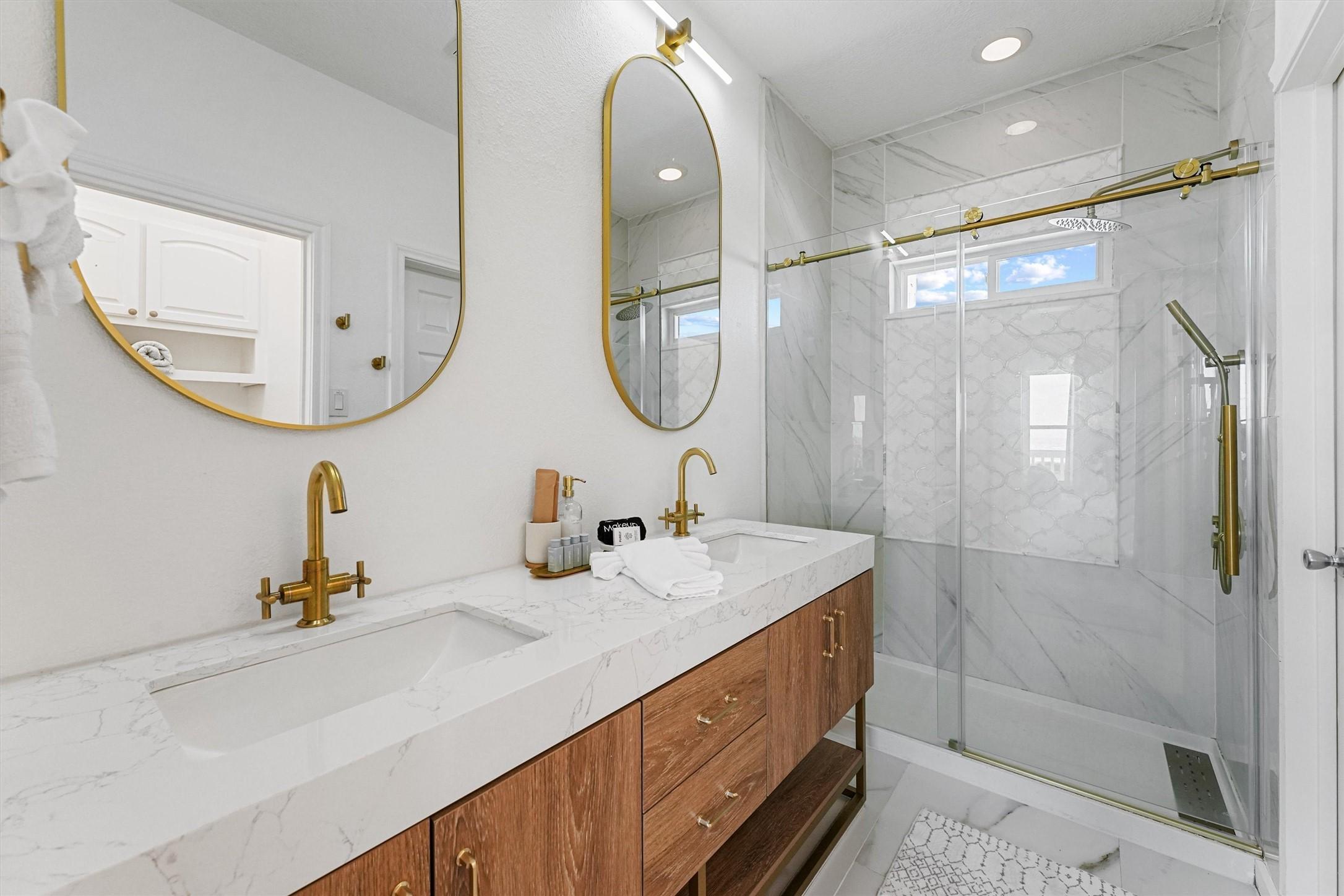 Image 4: Spa-inspired bath with double vanities, premium ti