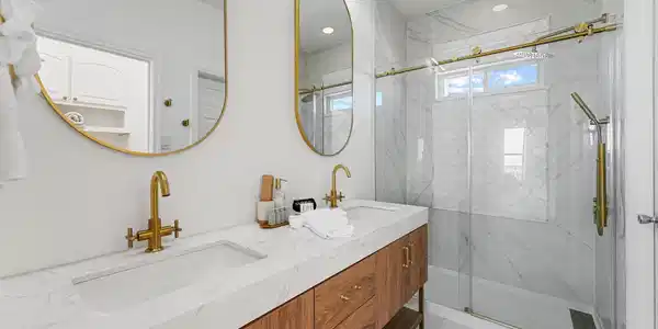 Image 4: Spa-inspired bath with double vanities, premium ti