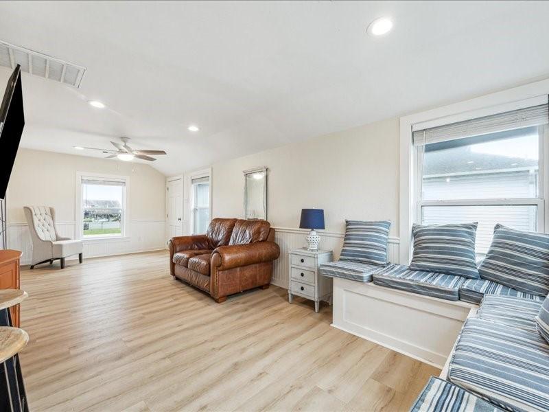 Image 4: Upstairs unit