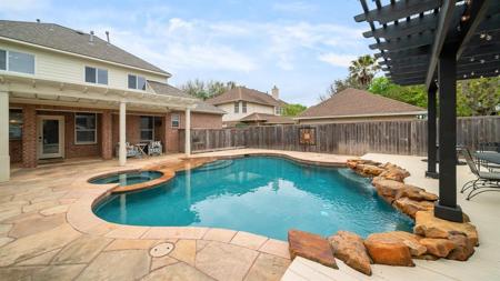 1706 E Hedgecroft Drive