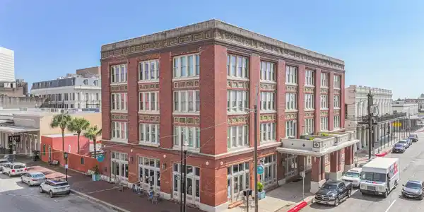 2425 Strand