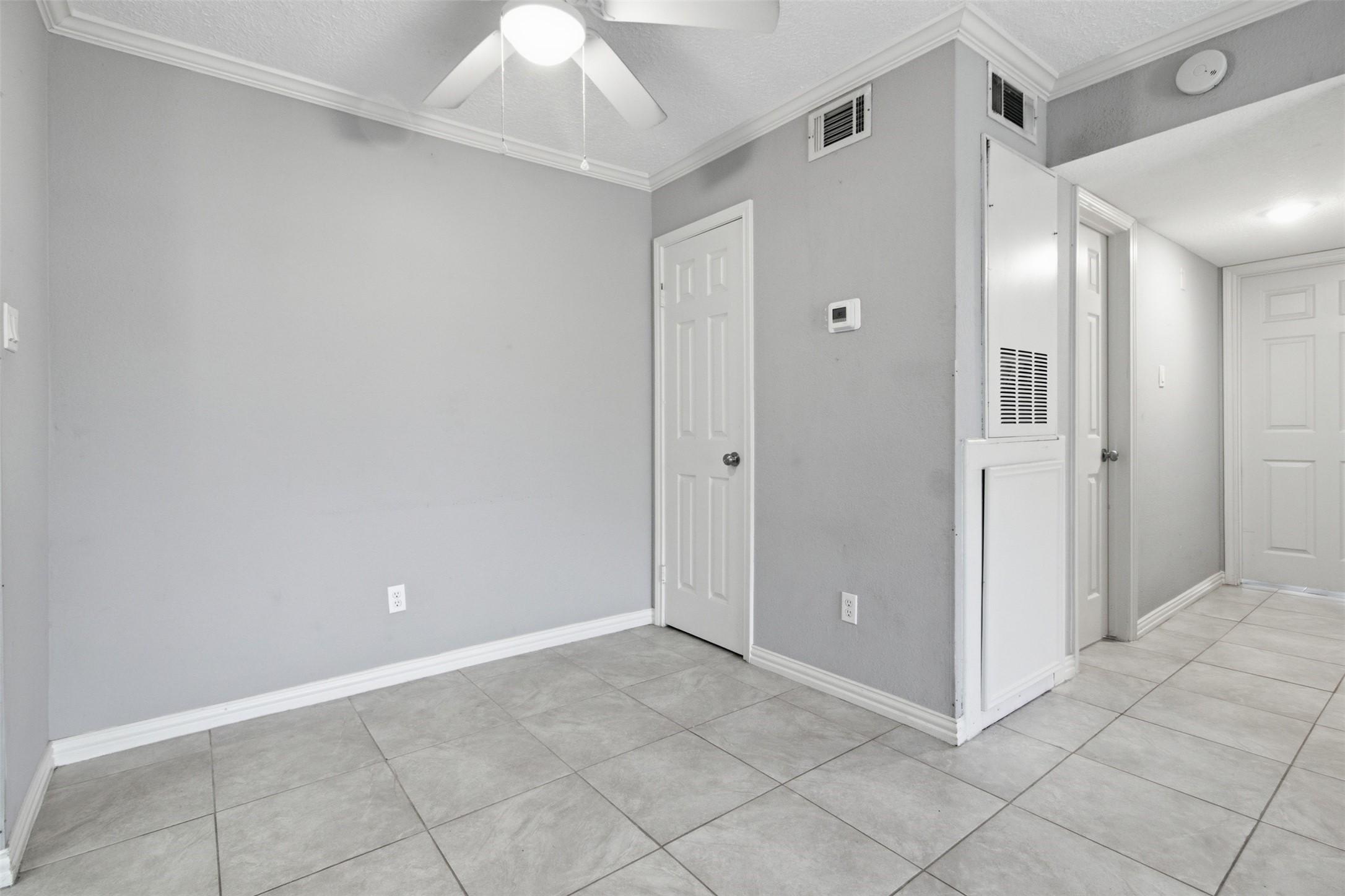 Image 4: View of hallway and closet.