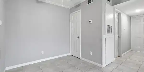 Image 4: View of hallway and closet.