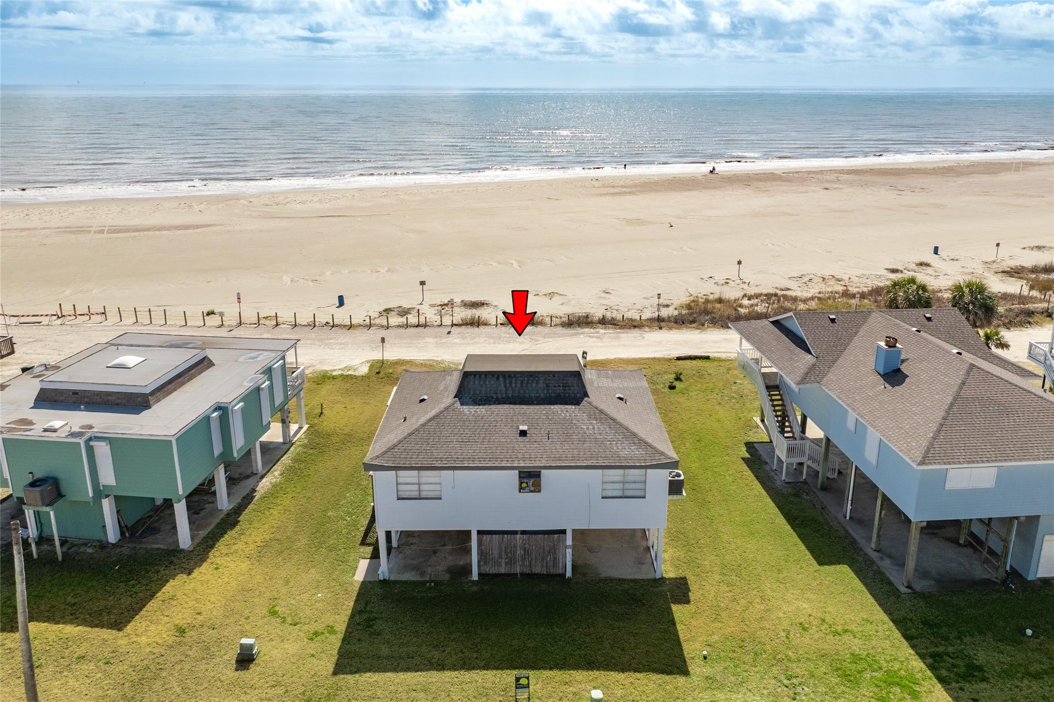 Image 2: Well-maintained home on the beachfront