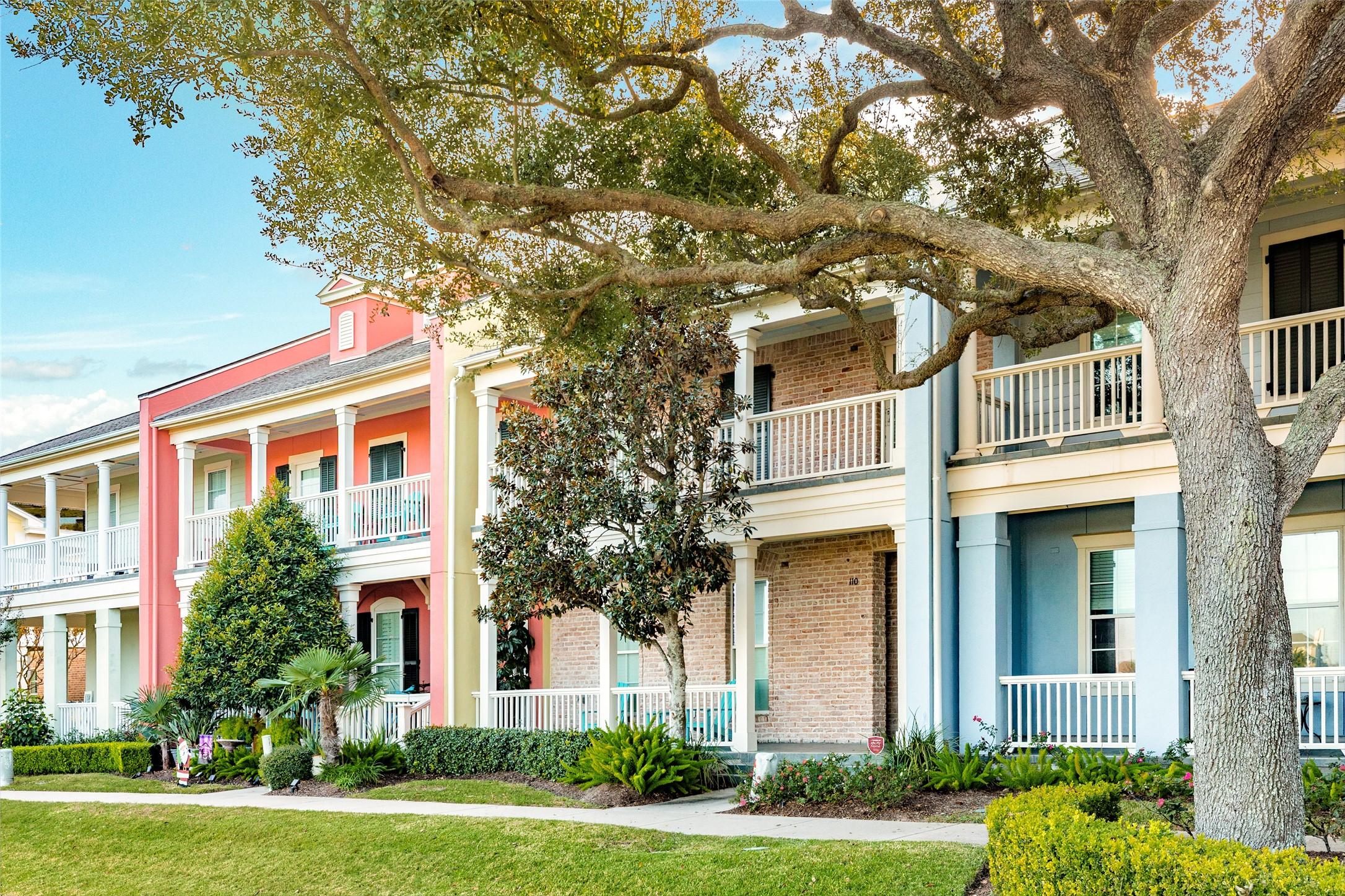 Image 2: Front of townhouse with lower porch and upper balc