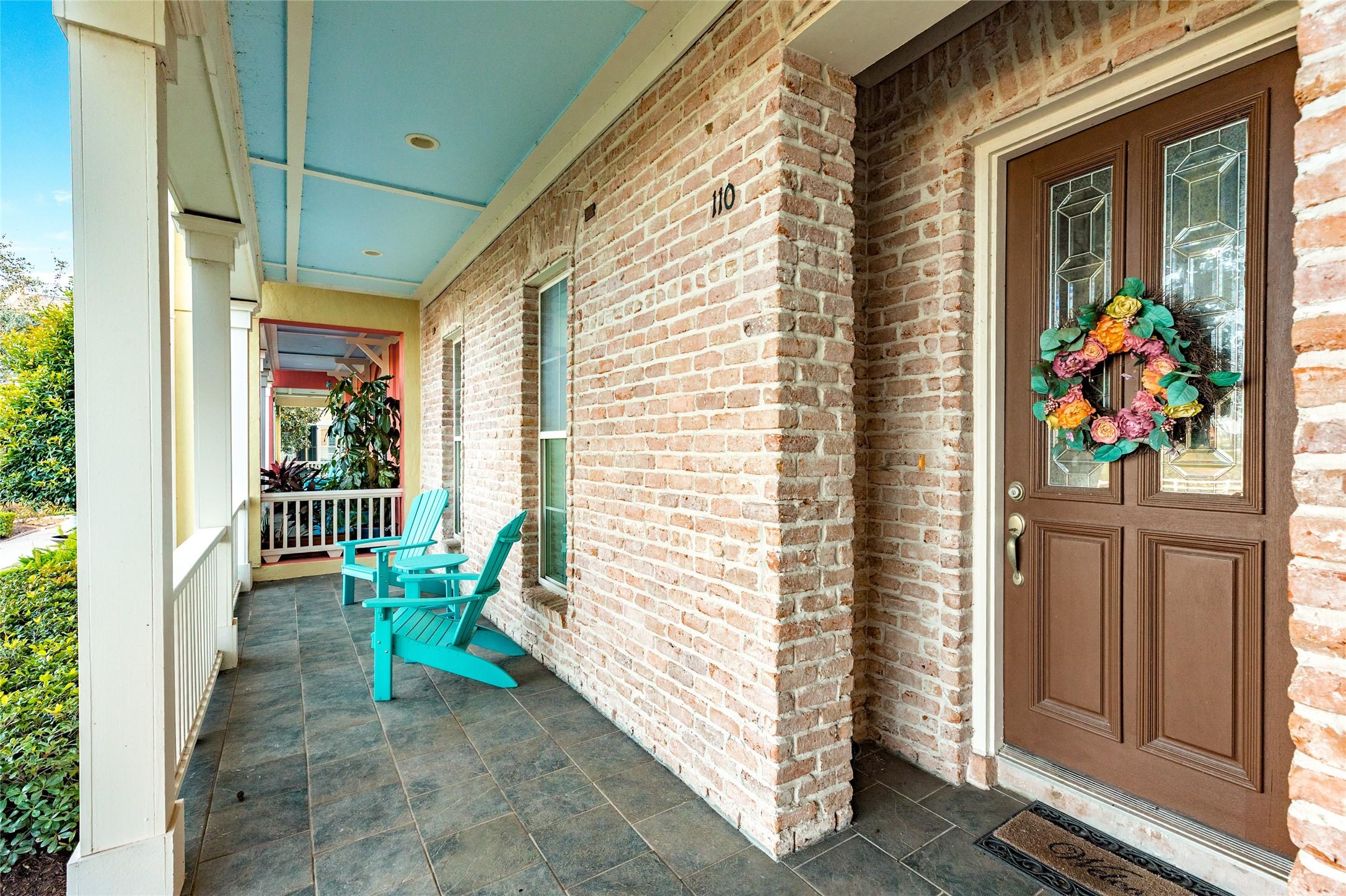 Image 3: Front porch facing the golf course