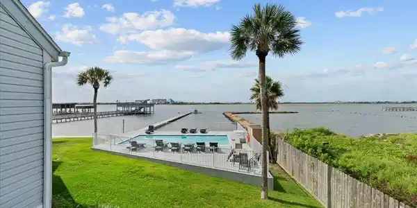 Image 3: Private balconies with scenic views, and a sparkli