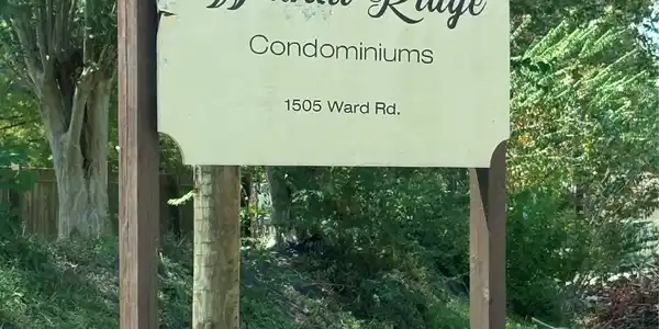 Image 2: CONDO ENTERANCE