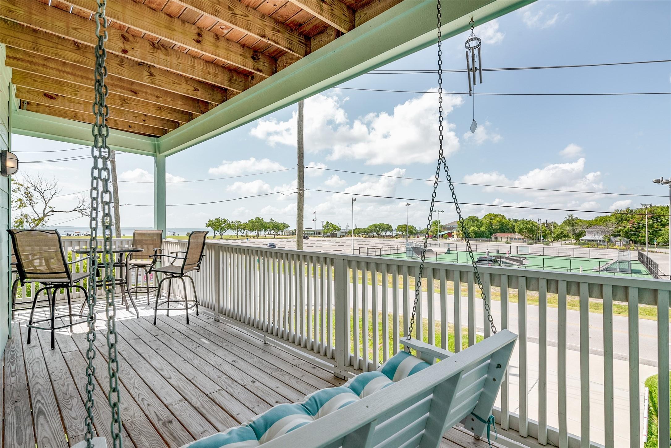 Image 4: 2nd Floor balcony