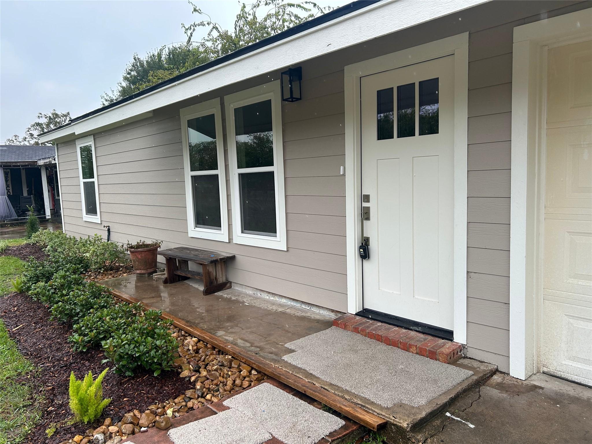 Image 3: Welcome to 923 W 9th Street