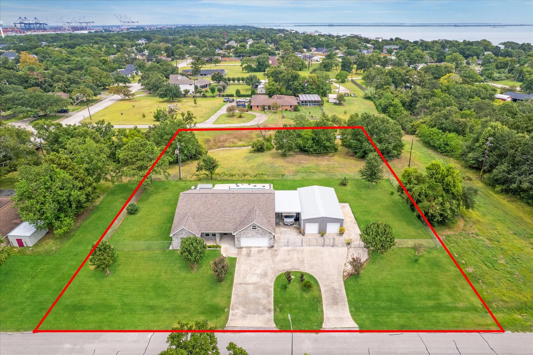 Image 2: Situated on over an acre!
