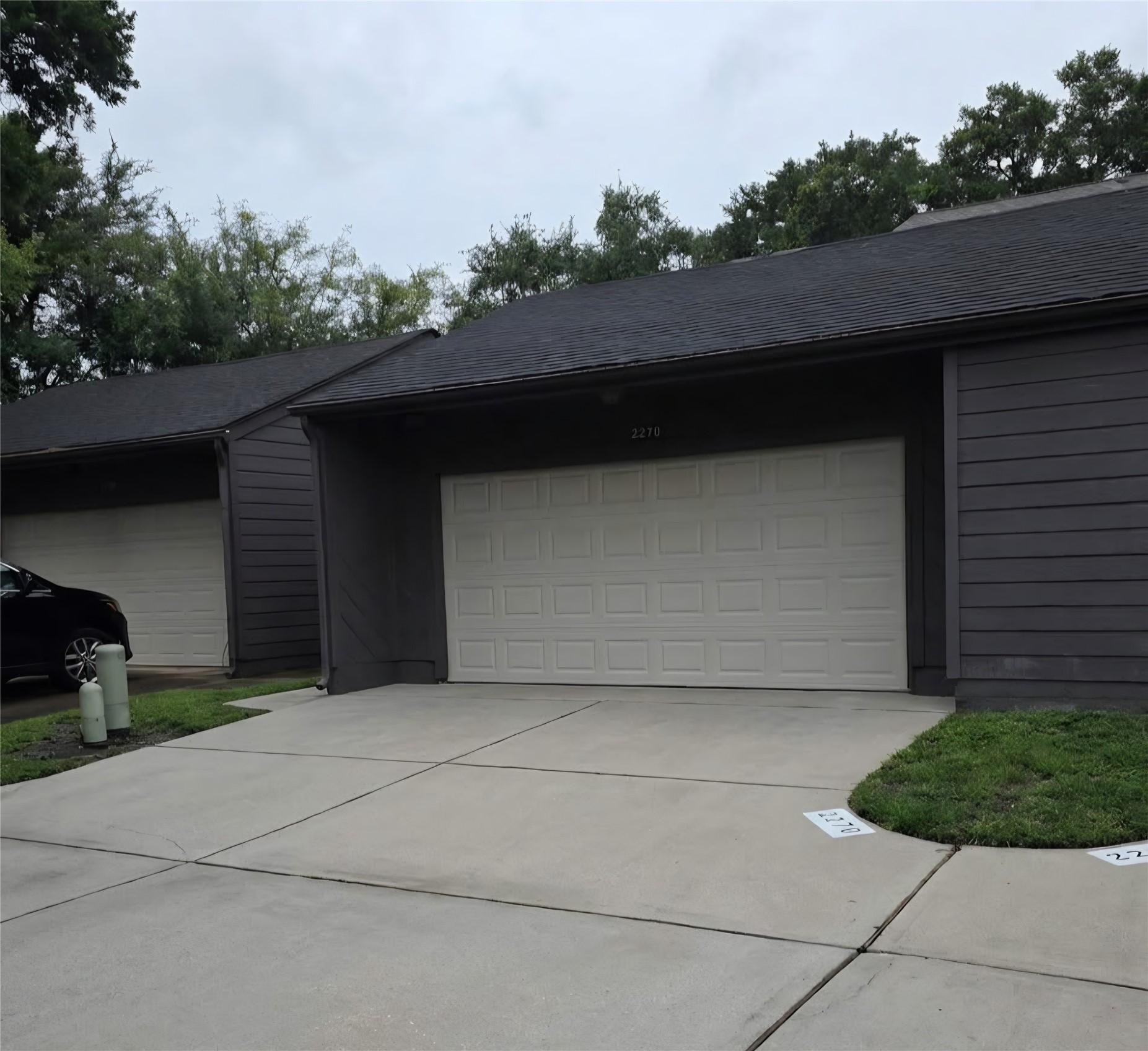 Image 2: 2 car detached garage