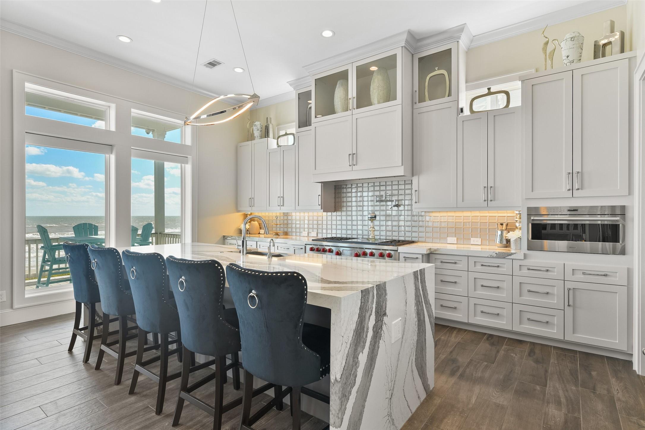 Image 3: This spacious living area offers the perfect blend