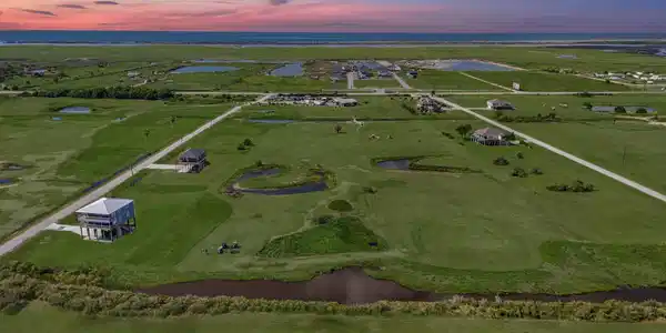 Image 2: Rancho Carribe hosts a 9-hole golf course, also kn