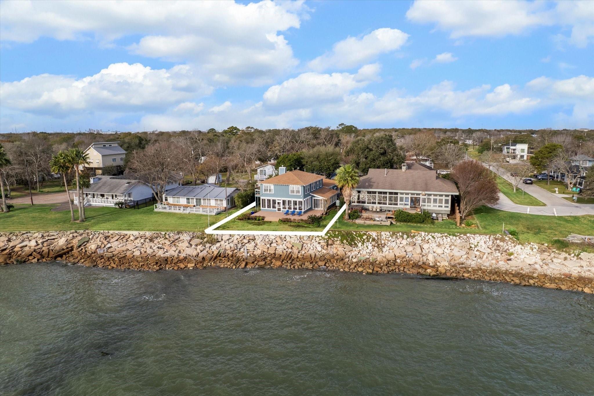 Image 3: This bay front retreat is perfect for relaxing, fi