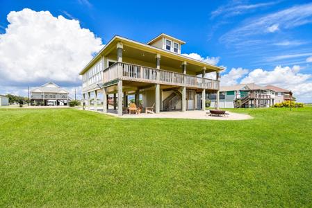 1588 W Bayshore Drive