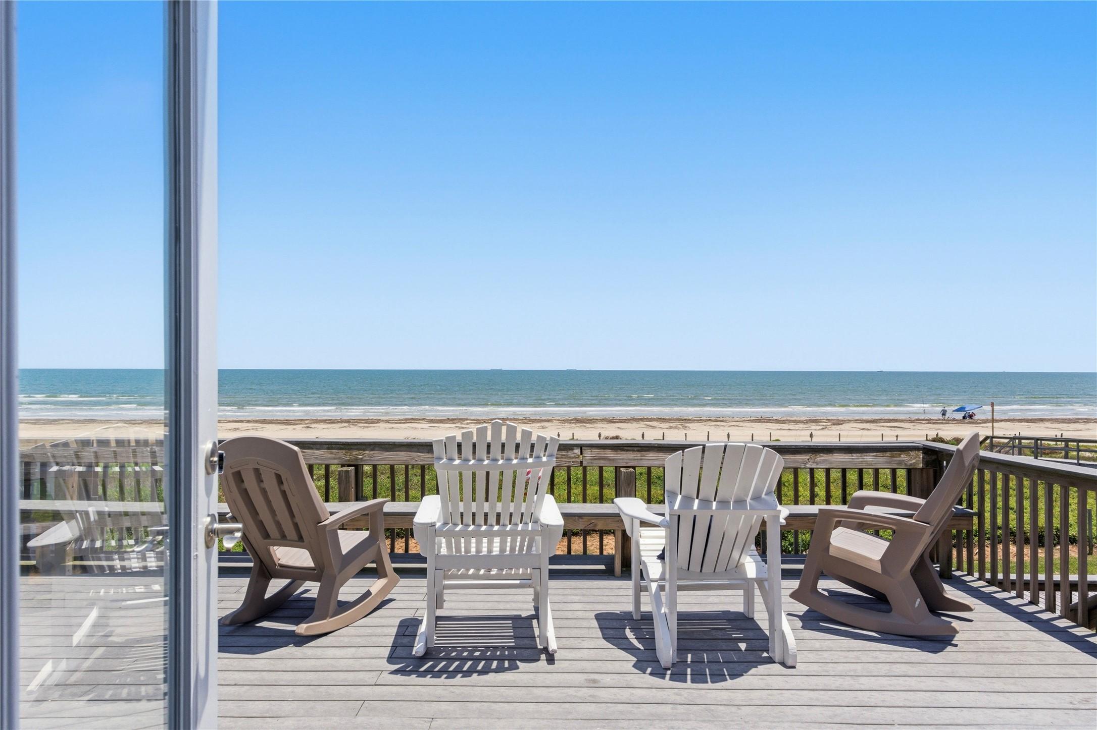 Image 3: Oceanfront Deck View &ndash; Expansive beachfront views