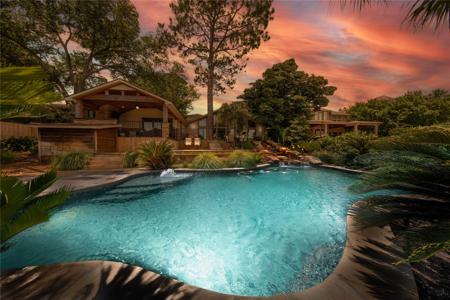 1042 Shorewood Drive