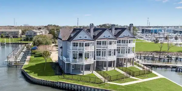 2447 Lakewood Pointe