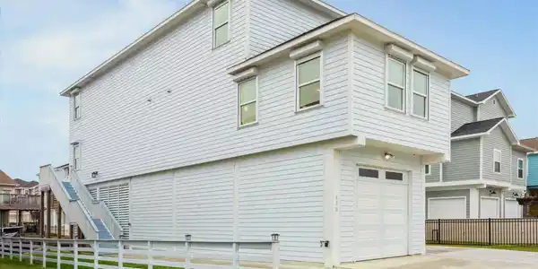 Image 2: extra grass area on side of home