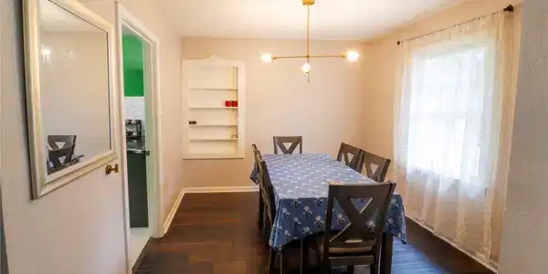 Image 4: dining area with lots of natural light