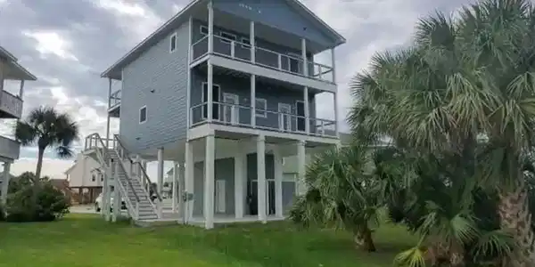 Image 2: Rear elevation view of home