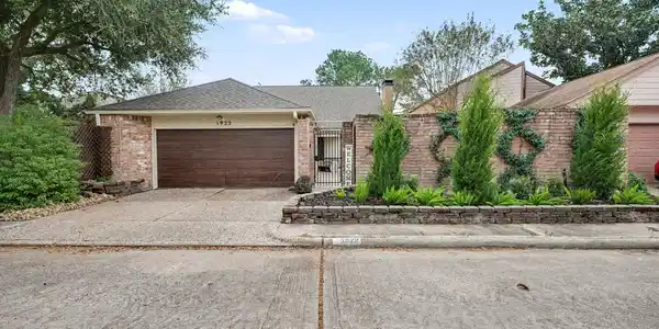 1922 Pepper Hill Way